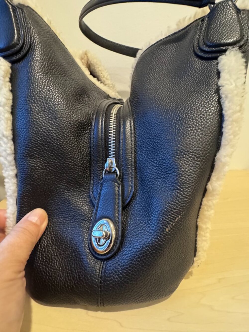Coach Edie 31 Shoulder Bag β Black Leather & Shearling β CBV38 π₯ - Picture 7 of 16